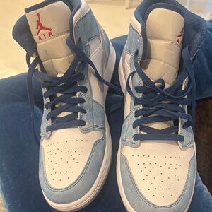 Nike Air Athletic Shoes Blue and White brand new untouched